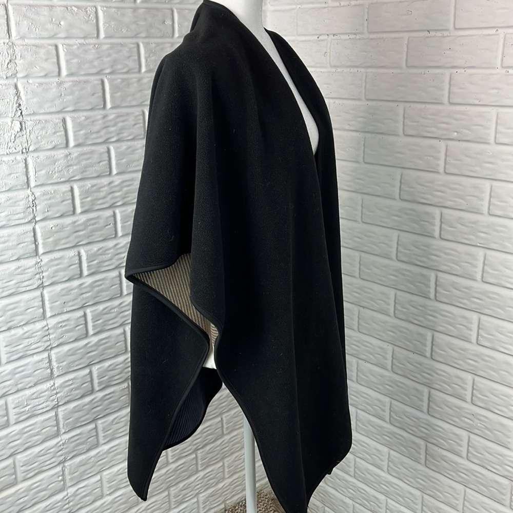 IKE BEHAR Reversible Fashion Wrap Fleece One Size - Picture 3 of 7